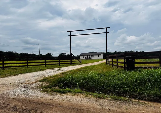 Photo 4 of Single family home for sale at 103169 North 3775, Okemah, OK 74859 | MLS# 2627290 | Listing updated on 2026-08-20