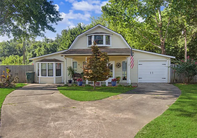 Photo 2 of Sale Pending at 811 W Downing St, Tahlequah, OK 74464 | MLS# 2627578 | Listing updated on 2026-08-25