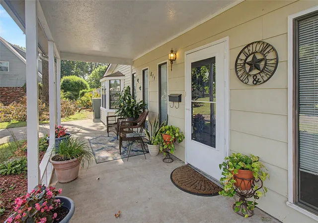 Photo 3 of Sale Pending at 811 W Downing St, Tahlequah, OK 74464 | MLS# 2627578 | Listing updated on 2026-08-25