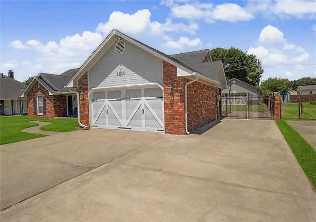 3rd image of 3210 Cromwell St, Muskogee, OK 74403 | MLS# 2627281