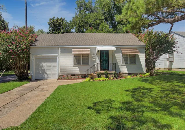 Photo 1 of Single family home for sale at 1502 Hayes St, Muskogee, OK 74403 | MLS# 2627256 | Listing updated on 2026-08-24