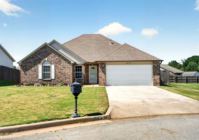 Photo 2 of Sale Pending at 26175 E 90th Street S, Broken Arrow, OK 74014 | MLS# 2627631 | Listing updated on 2026-08-20