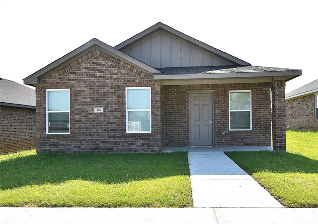 1st image of 836 Elm St, Seminole, OK 74868 | MLS# 2627739