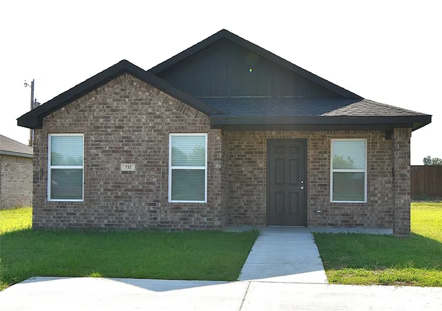 1st image of 732 Elm St, Seminole, OK 74868 | MLS# 2627753
