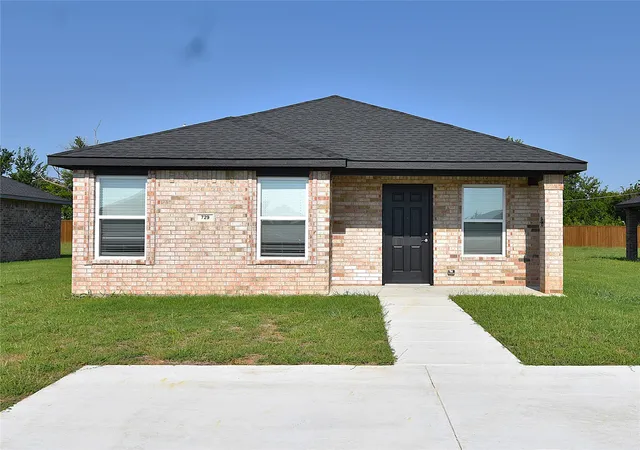 1st image of 729 Elm St, Seminole, OK 74868 | MLS# 2627755