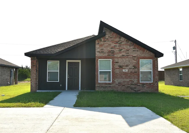 1st image of 728 Elm St, Seminole, OK 74868 | MLS# 2627778