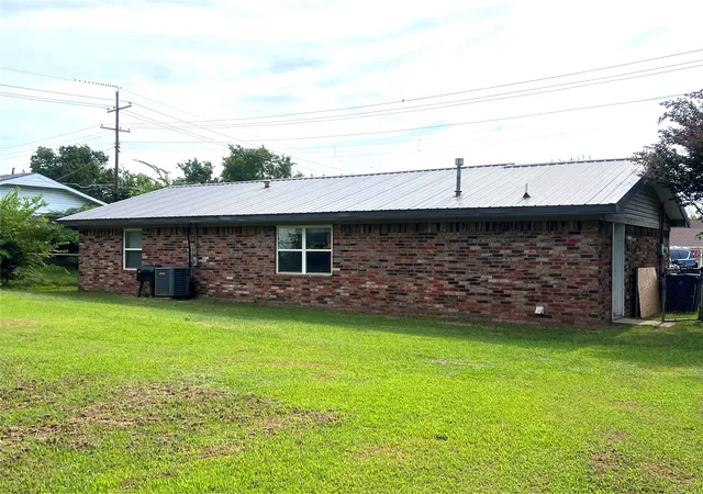 2nd image of 1101 N B, Mc Alester, OK 74501 | MLS# 2627795