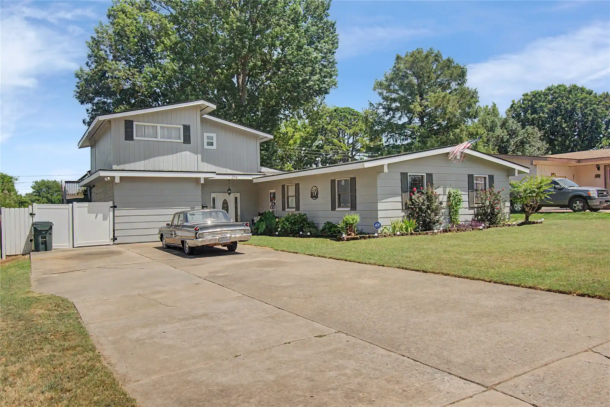 Photo 1 of Sale Pending at 206 N David Ln, Muskogee, OK 74403 | MLS# 2627744 | Listing updated on 2026-10-22