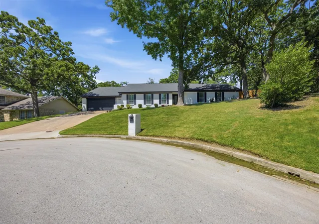 Photo 3 of Single family home for sale at 7302 S Evanston Ave, Tulsa, OK 74136 | MLS# 2627688 | Listing updated on 2026-08-28