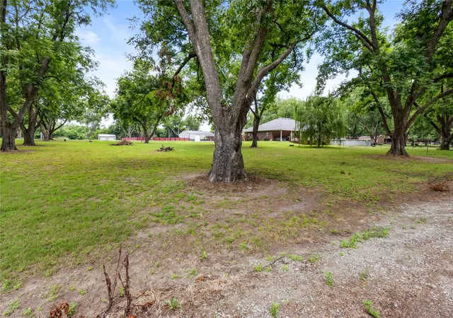2nd image of 11 Orchard St, Eufaula, OK 74432 | MLS# 2627876