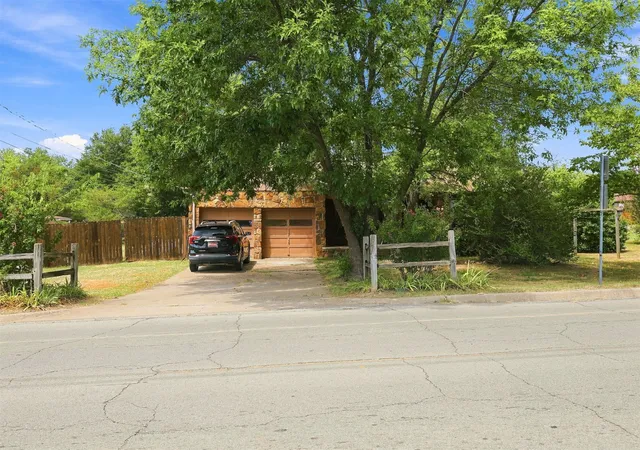 Photo 2 of Single family home for sale at 1733 E 13th Street, Okmulgee, OK 74447 | MLS# 2627882 | Listing updated on 2026-09-20