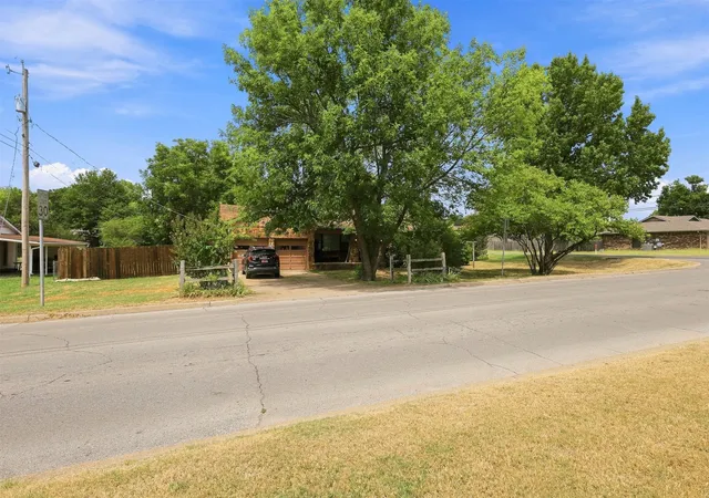 Photo 3 of Single family home for sale at 1733 E 13th Street, Okmulgee, OK 74447 | MLS# 2627882 | Listing updated on 2026-09-20