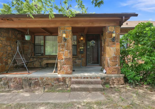 Photo 4 of Single family home for sale at 1733 E 13th Street, Okmulgee, OK 74447 | MLS# 2627882 | Listing updated on 2026-09-20
