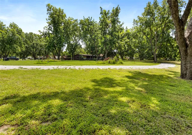 2nd image of 1 Saltsman Ln, Eufaula, OK 74432 | MLS# 2627881