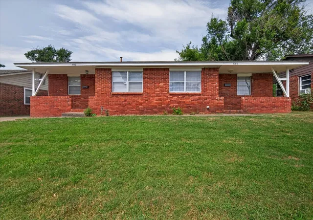 1st image of 305 Se Avondale Ave, Bartlesville, OK 74006 | MLS# 2627897