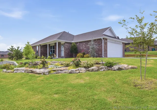 1st image of 3 S Mayfield St, Sapulpa, OK 74066 | MLS# 2627831