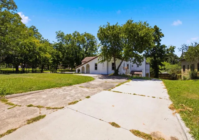 Photo 3 of Sale Pending at 831 East 17th, Ada, OK 74820 | MLS# 2627629 | Listing updated on 2026-10-05