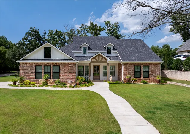 1st image of 2326 Wilson St, Durant, OK 74701 | MLS# 2627930