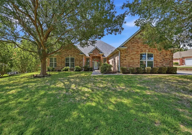 Photo 3 of Single family home for sale at 3201 Greenbriar, Durant, OK 74701 | MLS# 2627769 | Listing updated on 2026-08-20