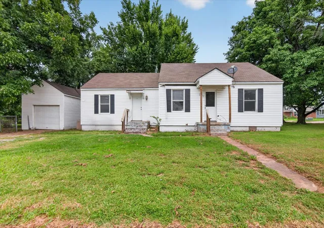 1st image of 108 E 20th St, Bartlesville, OK 74003 | MLS# 2627677