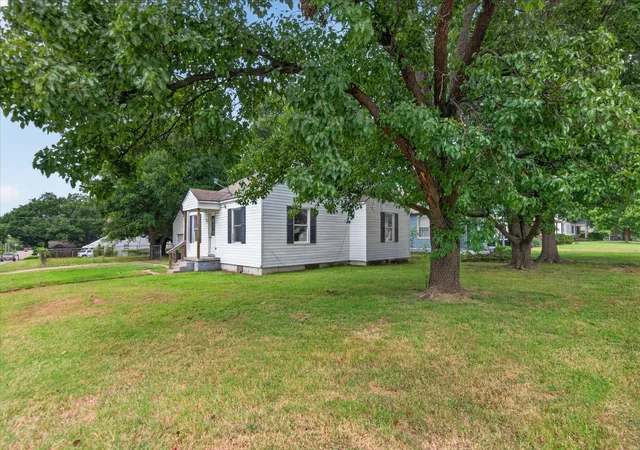 2nd image of 108 E 20th St, Bartlesville, OK 74003 | MLS# 2627677