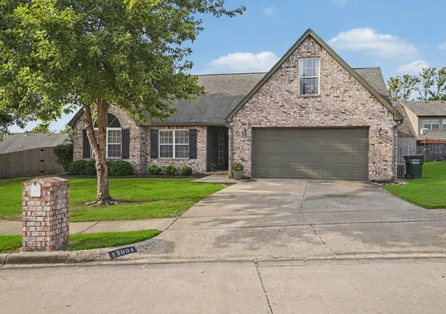 Photo 3 of Sale Pending at 13004 E 93rd Court N, Owasso, OK 74055 | MLS# 2627944 | Listing updated on 2026-08-24