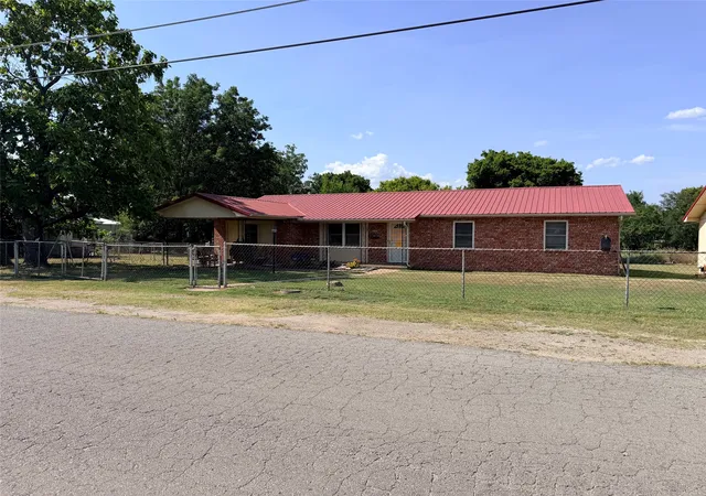 1st image of 810 Warren Rd, Henryetta, OK 74437 | MLS# 2628038