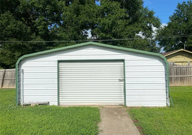 18th image of 912 S Thompson Ave, Cushing, OK 74023 | MLS# 2628051