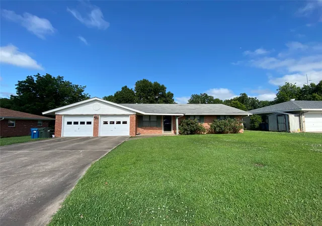 1st image of 912 S Thompson Ave, Cushing, OK 74023 | MLS# 2628051
