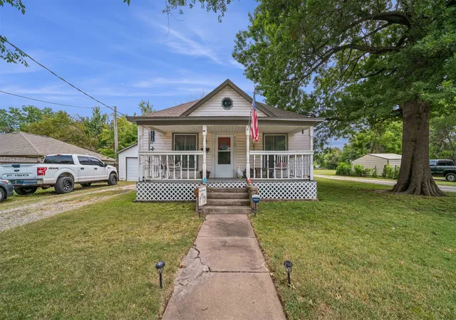 Photo 1 of Sale Pending at 712 N Seminole Ave, Claremore, OK 74017 | MLS# 2627922 | Listing updated on 2026-08-22