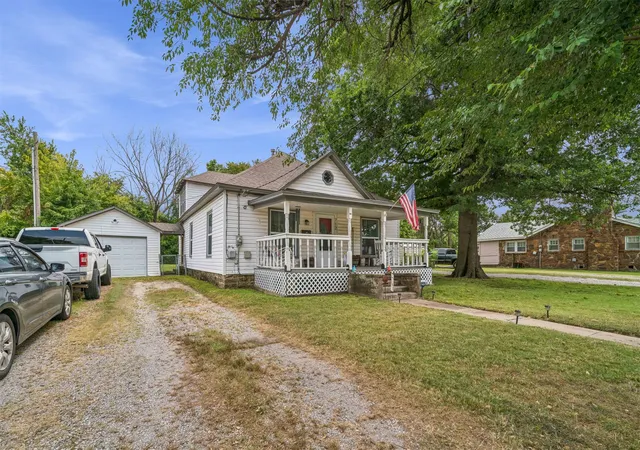 Photo 2 of Sale Pending at 712 N Seminole Ave, Claremore, OK 74017 | MLS# 2627922 | Listing updated on 2026-08-22