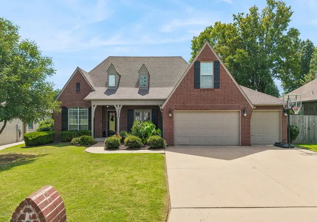 Photo 1 of Sale Pending at 3306 Fairway St, Claremore, OK 74019 | MLS# 2627716 | Listing updated on 2026-08-20