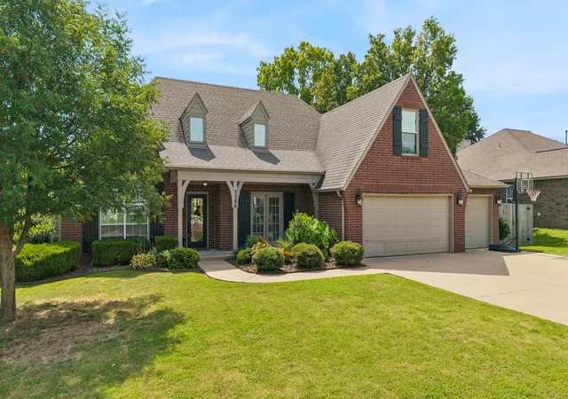 Photo 2 of Sale Pending at 3306 Fairway St, Claremore, OK 74019 | MLS# 2627716 | Listing updated on 2026-08-20