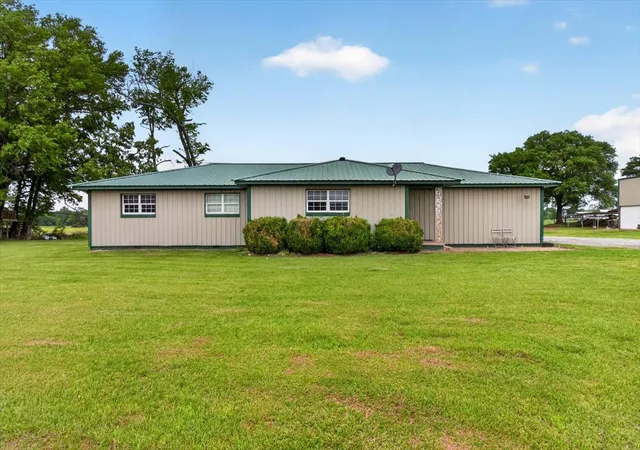 Photo 1 of Single family home for sale at 30253 W State Hwy 31, Mc Curtain, OK 74944 | MLS# 2628123 | Listing updated on 2026-07-31