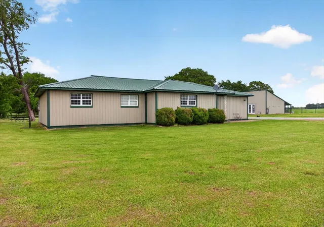 Photo 2 of Single family home for sale at 30253 W State Hwy 31, Mc Curtain, OK 74944 | MLS# 2628123 | Listing updated on 2026-07-31