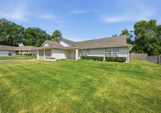Photo 2 of Single family home for sale at 433 Keats St, Muskogee, OK 74403 | MLS# 2628165 | Listing updated on 2026-07-31