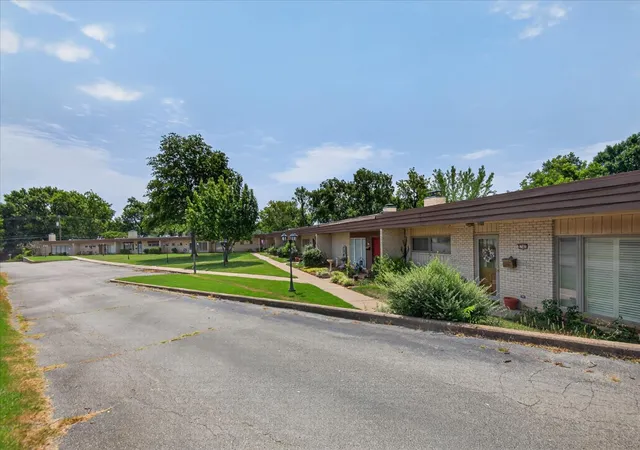 Listing Photo 4 - Condo for sale in building located at 1344 S Osage Ave, Bartlesville, OK 74003 - Unit #1344