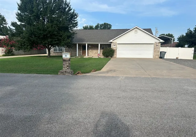 Photo 1 of Sale Pending at 308 S Mary Ave E, Wagoner, OK 74467 | MLS# 2627954 | Listing updated on 2026-08-22