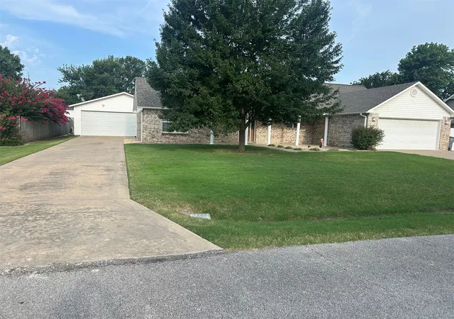 Photo 2 of Sale Pending at 308 S Mary Ave E, Wagoner, OK 74467 | MLS# 2627954 | Listing updated on 2026-08-22
