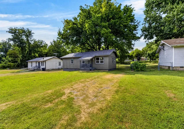 Photo 3 of Single family home for sale at 516 E Armory Ave, Fort Gibson, OK 74434 | MLS# 2627580 | Listing updated on 2026-10-01