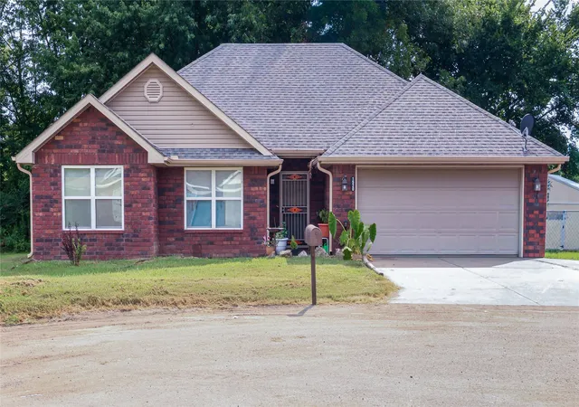 Photo 1 of Single family home for sale at 1520 Cherokee Rock Rd, Muldrow, OK 74948 | MLS# 2628063 | Listing updated on 2026-08-20