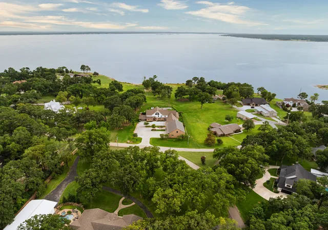 Photo 4 of Single family home for sale at 8523 Lake View Dr, Kingston, OK 73439 | MLS# 2627919 | Listing updated on 2026-08-20