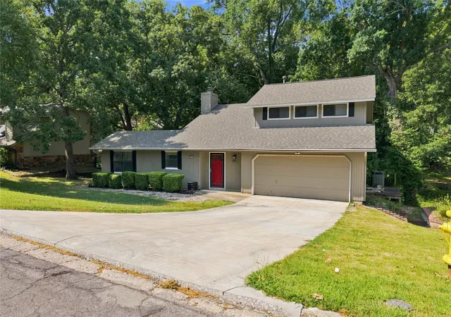 Photo 3 of Sale Pending at 1300 Oak Rd, Catoosa, OK 74015 | MLS# 2628324 | Listing updated on 2026-08-27