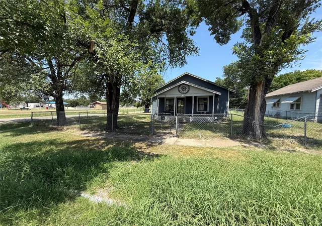 Photo 3 of Single family home for sale at 701 E 7th Street, Pawhuska, OK 74056 | MLS# 2628305 | Listing updated on 2026-08-25