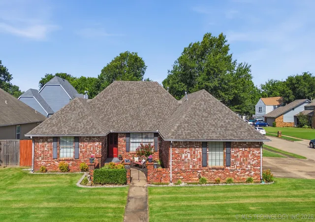 Photo 1 of Sale Pending at 1832 N 15th Street, Broken Arrow, OK 74012 | MLS# 2628019 | Listing updated on 2026-08-27