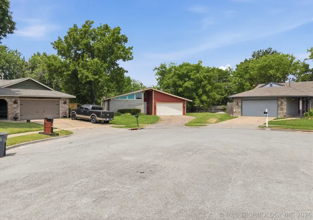 Photo 2 of Sale Pending at 9902 E 28th Place, Tulsa, OK 74129 | MLS# 2627624 | Listing updated on 2026-08-20