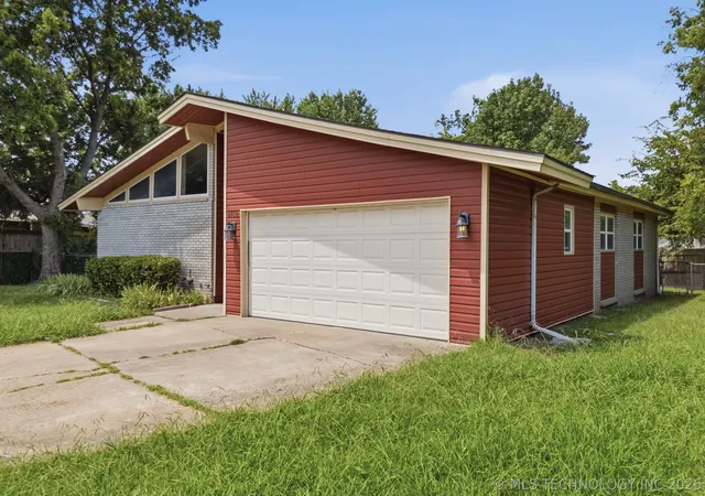 Photo 2 of Sale Pending at 9902 E 28th Place, Tulsa, OK 74129 | MLS# 2627624 | Listing updated on 2026-08-20
