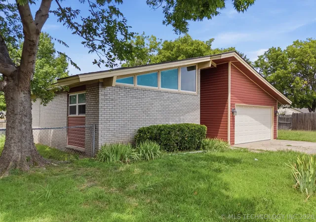 Photo 3 of Sale Pending at 9902 E 28th Place, Tulsa, OK 74129 | MLS# 2627624 | Listing updated on 2026-08-20