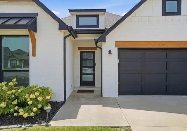 Photo 2 of Single family home for sale at 2124 E 138th Place S, Bixby, OK 74008 | MLS# 2627965 | Listing updated on 2026-08-27