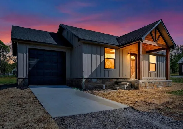 Photo 1 of Single family home for sale at 301 Swanson Rd, Mc Curtain, OK 74944 | MLS# 2628388 | Listing updated on 2026-08-20